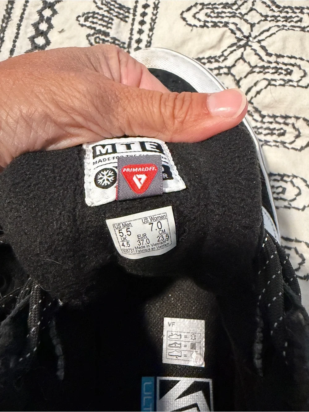 Vans Black, Red & White High-Top Skate Sneakers MTE for cold weather